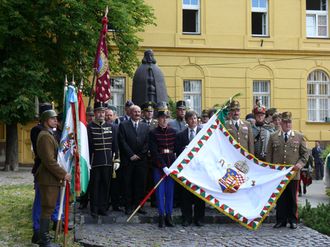 Csapatzászló átadás (2008. Hősök Napja, Tapolca)