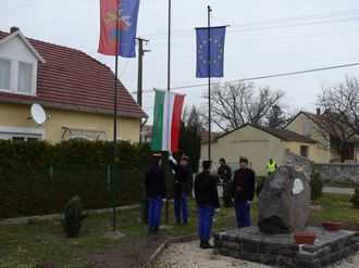 Nemesgulács, zászlófelvonás